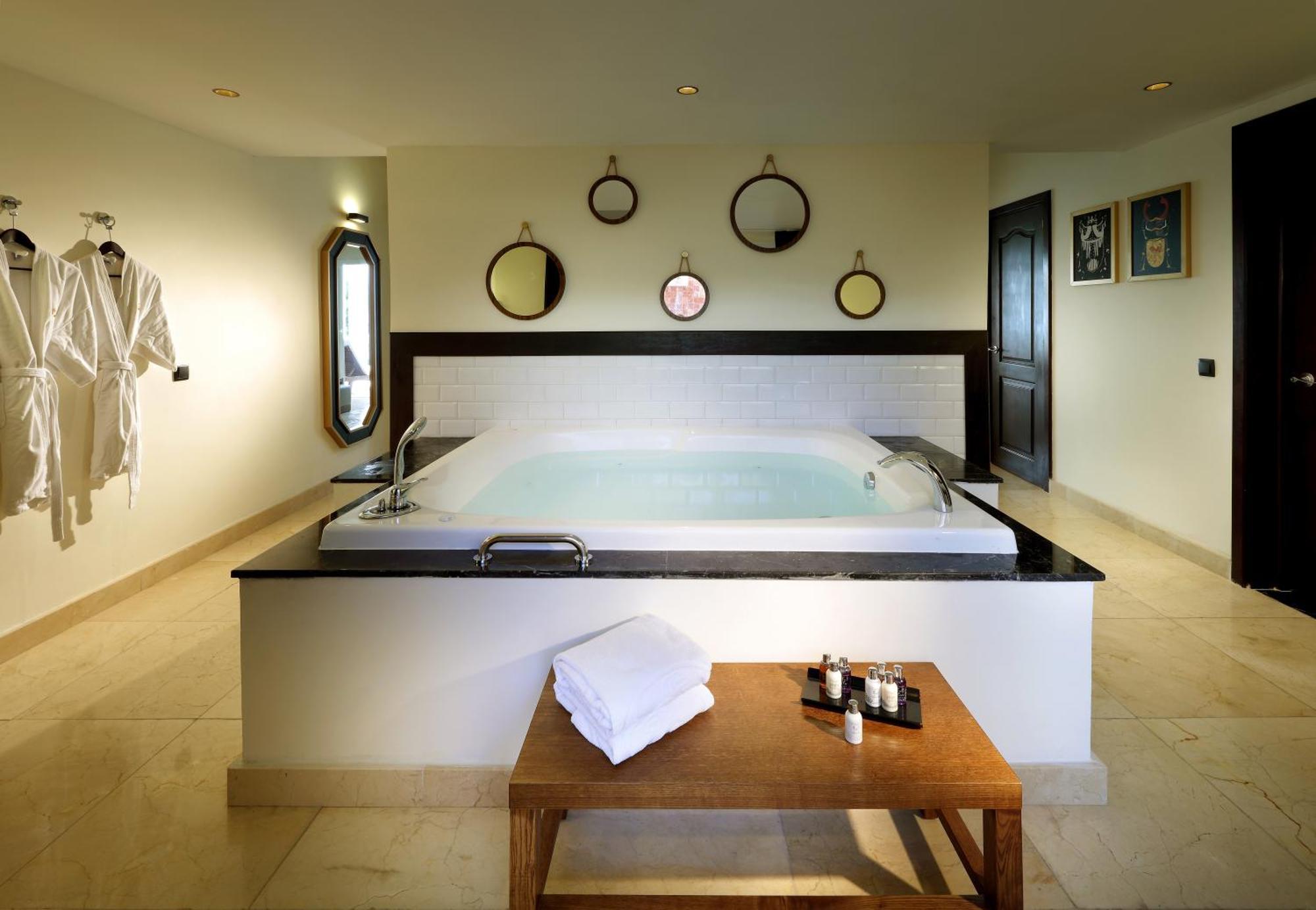לוסאה The Signature Level At Grand Palladium Lady Hamilton Resort & Spa מראה חיצוני תמונה